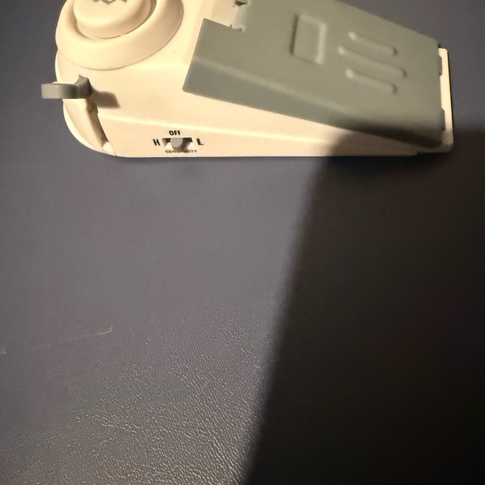 Damsel in Defense Step Off Portable Entry Alarm - Picture 2 of 4